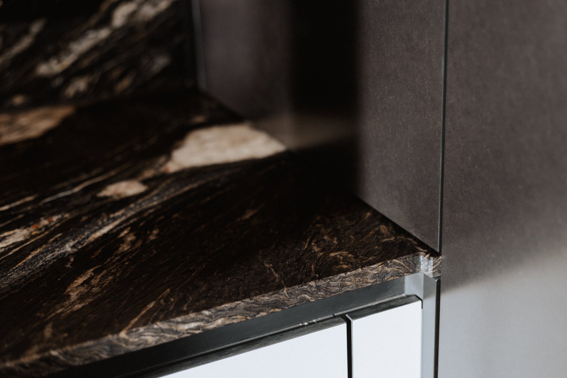 Luxuriöse Kontrastküche