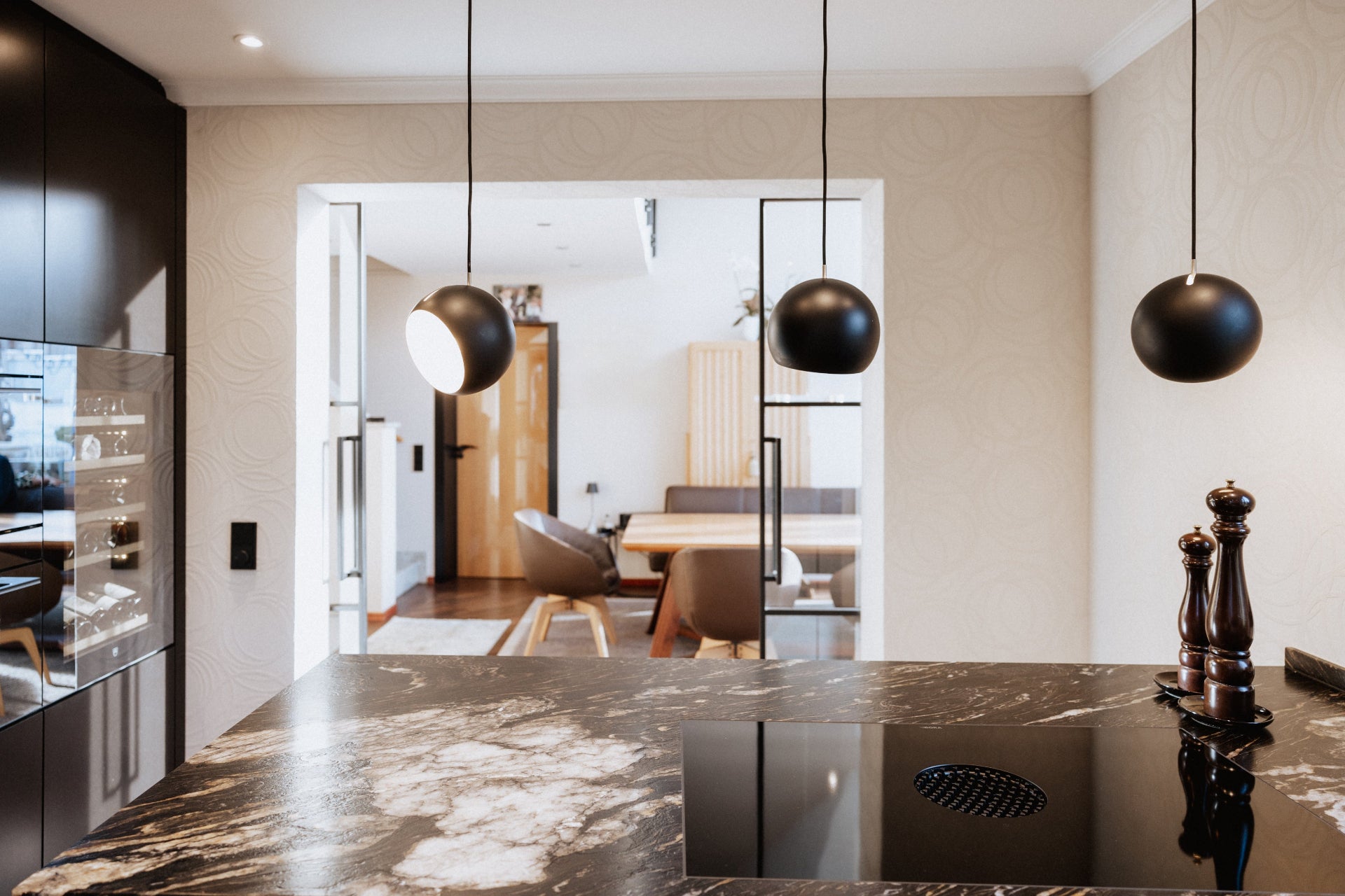 Luxuriöse Kontrastküche