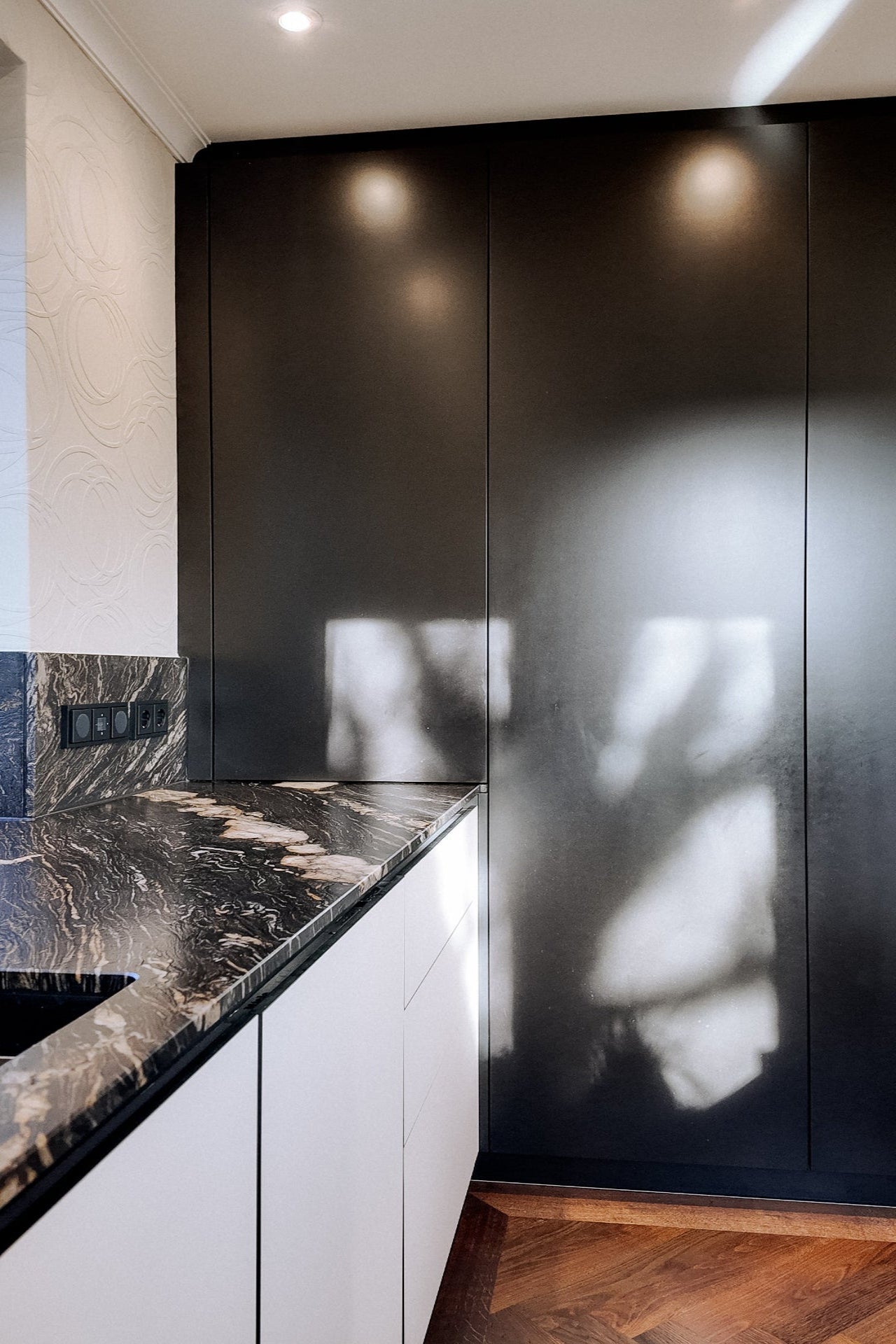 Luxuriöse Kontrastküche