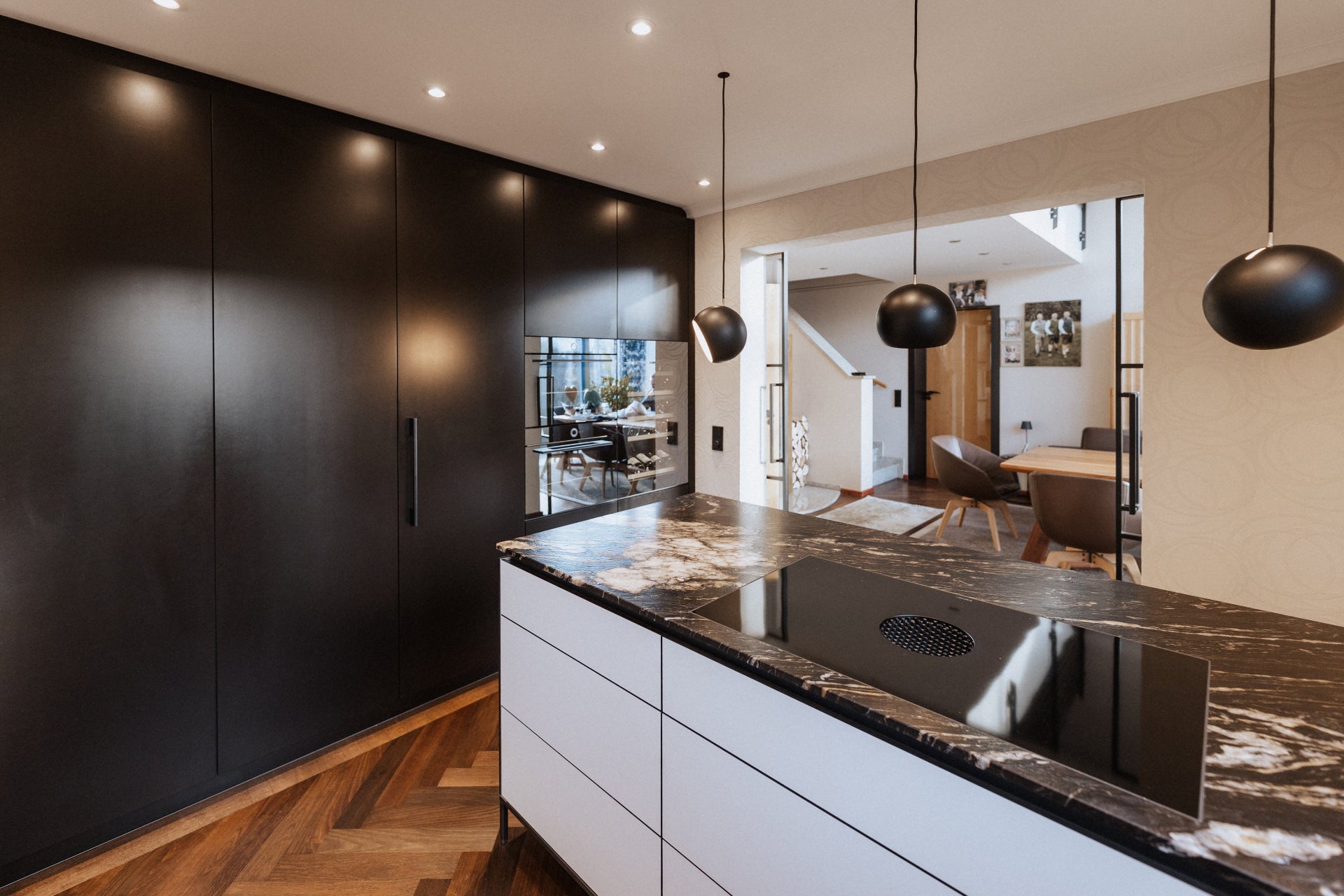 Luxuriöse Kontrastküche