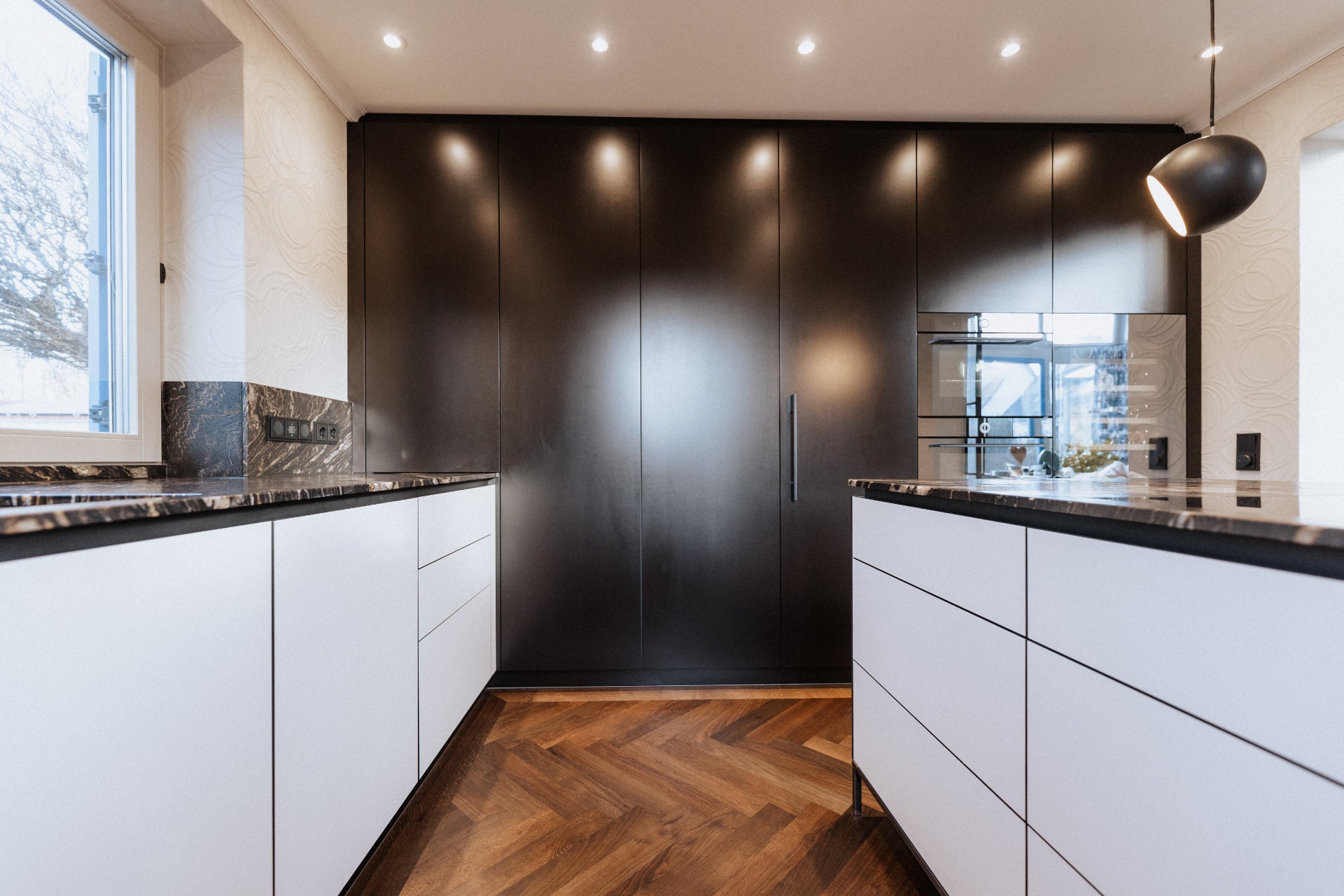 Luxuriöse Kontrastküche