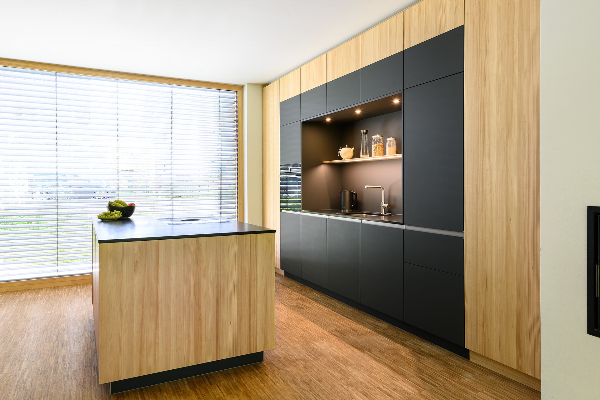 Massivholzküche nach Maß: Natürlichkeit und moderne Architektur perfekt verbunden